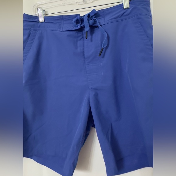 ALO plow Yoga Vibrant Blue Shorts - Picture 2 of 6